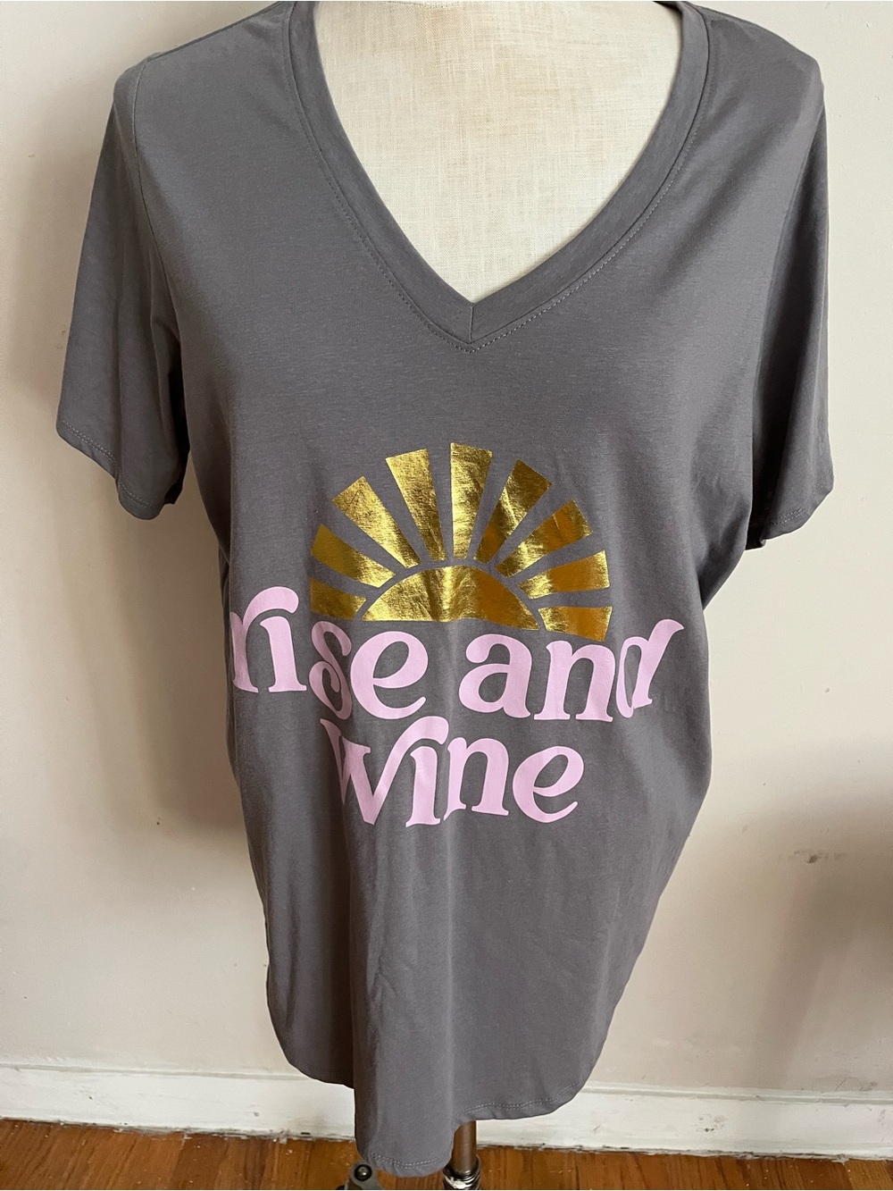 Mighty Fine women’s short sleeve T-shirt/Rise & Wine/Size OX/ NWTG